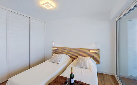 Joigny: Interior Design, Furniture, Flooring, Wall, Bed, Floor, Wood, Ceiling, Bedroom, Textile