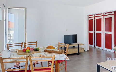 Les Dunes: Furniture, Flooring, Floor, Interior Design, Chair, Table, Kitchen & Dining Room Table, Ceiling, Door, Dining Room