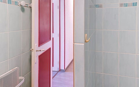 Les Dunes: Wall, Flooring, Floor, Plumbing Fixture, Plumbing, Tile, Room, Bathroom, Ceiling, Tap