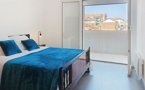 Les Dunes: Bed, Bedroom, Flooring, Floor, Interior Design, Furniture, Bed Sheet, Bedding, Room, Ceiling