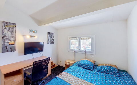 Sérénité: Interior Design, Bedroom, Bed, Wall, Floor, Flooring, Furniture, Bed Sheet, Ceiling, Room