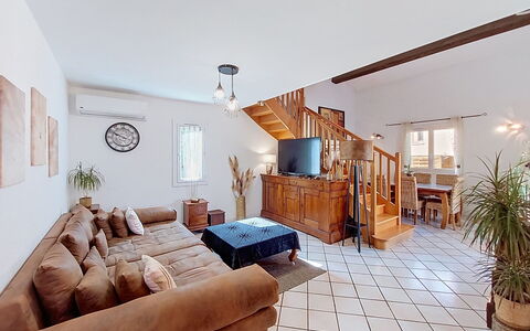 Sérénité: Furniture, Flooring, Interior Design, Couch, Floor, Apartment, Ceiling, Living Room, Home, Room