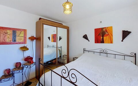 Sérénité: Bed, Furniture, Interior Design, Bedroom, Wall, Bedding, Bed Sheet, Floor, Flooring, Wood