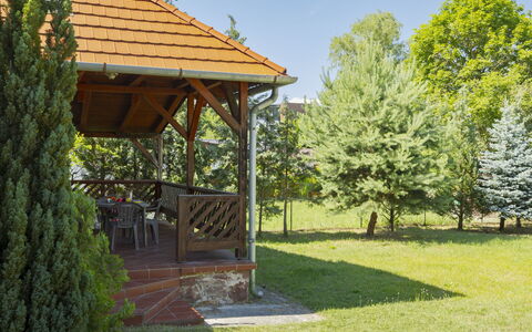 Stefano: Garden, Shade, Cottage, Lawn, Backyard, Yard, Landscaping, Outdoor Structure, Garden Buildings, Park
