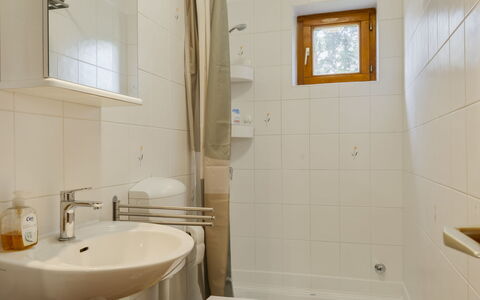 Stefano: Bathroom, Bathroom Sink, Plumbing Fixture, Wall, Interior Design, Flooring, Wood, Floor, Sink, Tap