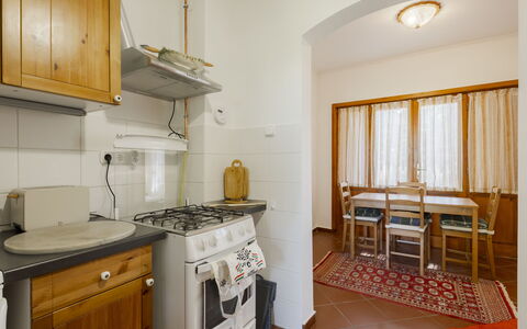 Stefano: Flooring, Wood, Interior Design, Floor, Ceiling, Room, Furniture, Apartment, Major Appliance, Kitchen