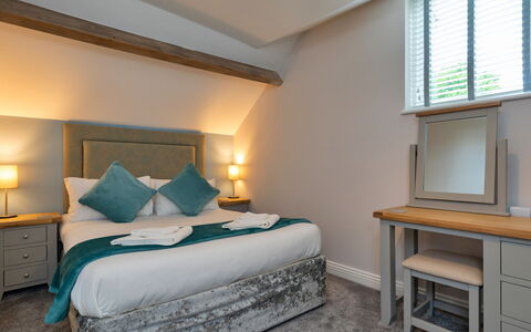 Farmhouse Cottage, Nether Burrows: Ceiling, Bed, Bedding, Bedroom, Hotel, Suite