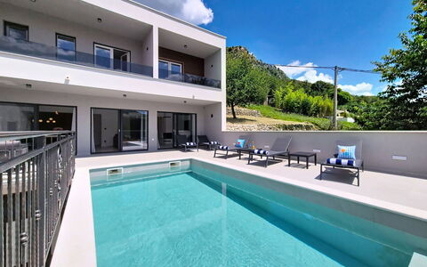 Sunce: Swimming Pool, Resort, Hotel, Villa, Resort Town