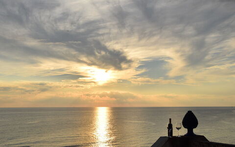 La Casa di Luigi: Sky, Horizon, Water, Cloud, Daytime, Body Of Water, Water Resources, Sea, Sunset