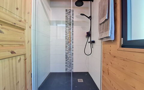 Chalet le Bleusy: Wood, Flooring, Floor, Plumbing Fixture, Interior Design, Bathroom, Plumbing, Shower, Room, Ceiling