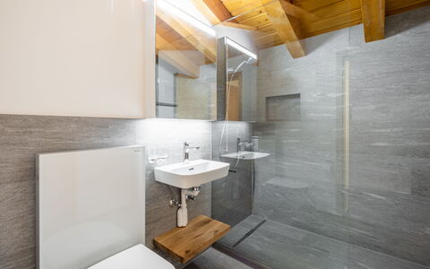 Casa la Streila: Flooring, Floor, Wood, Interior Design, Plumbing Fixture, Ceiling, Home, Sink, Room, Bathroom