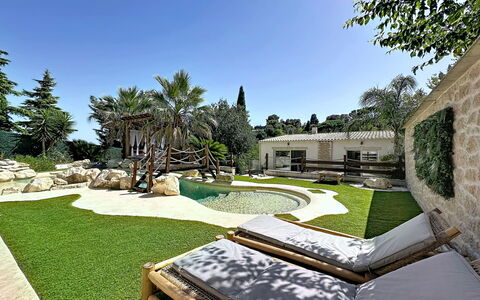 Villa le Lagon: Wood, Furniture, Chair, Sea, Apartment, Balcony, Ocean, Shade, Outdoor Furniture, Wood Stain