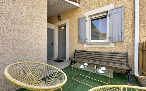 Mas des Vignes - la Pimprenelle: Wood, Furniture, Chair, Sea, Apartment, Balcony, Ocean, Shade, Outdoor Furniture, Wood Stain