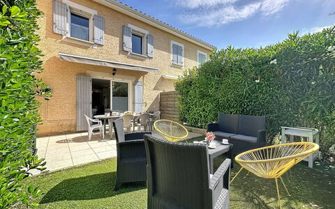 Mas des Vignes - la Pimprenelle: Wood, Furniture, Chair, Sea, Apartment, Balcony, Ocean, Shade, Outdoor Furniture, Wood Stain