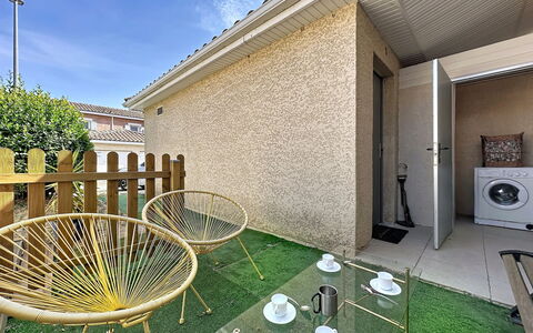 Mas des Vignes - la Pimprenelle: Wood, Furniture, Chair, Sea, Apartment, Balcony, Ocean, Shade, Outdoor Furniture, Wood Stain