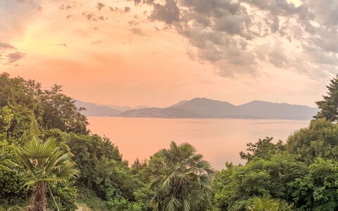 Bella Maria: Water, Body Of Water, Green, Nature, Natural Landscape, Mountainous Landforms, Vegetation, Hill, Ecoregion, Mountain