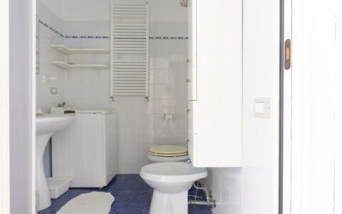 La Molletta: Toilet Seat, Flooring, Floor, Bathroom, Toilet, Plumbing Fixture, Interior Design, Sink, Room, Tile