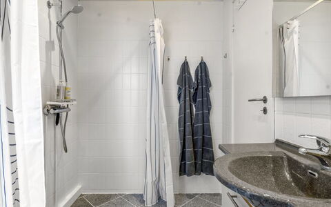 Leea - 100M from the Sea: Flooring, Plumbing Fixture, Floor, Interior Design, Sink, Plumbing, Tap, Tile, Ceiling, Bathroom