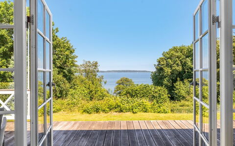 Leea - 100M from the Sea: Wood, Coastal And Oceanic Landforms, Sea, Ocean, Deck, Hardwood, Sunlight, Coast, Boardwalk, Wood Flooring