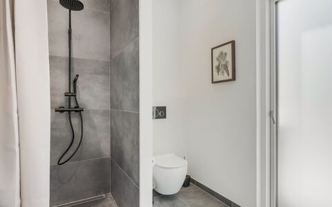 Adrian - 500M from the Sea: Wall, Flooring, Floor, Interior Design, Bathroom, Plumbing Fixture, Toilet, Ceiling, Room, Tile