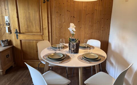 Chez Teddy Ug: Furniture, Interior Design, Wood, Table, Dining Room, Flooring, Chair, Kitchen & Dining Room Table, Lighting, Room