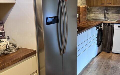 Chez Teddy Ug: Major Appliance, Flooring, Wood, Kitchen Appliance, Home Appliance, Floor, Wood Flooring, Wood Stain, Kitchen, Hardwood