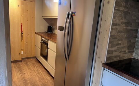 Chez Teddy Ug: Flooring, Major Appliance, Floor, Wood, Kitchen Appliance, Wood Flooring, Furniture, Interior Design, Countertop, Kitchen