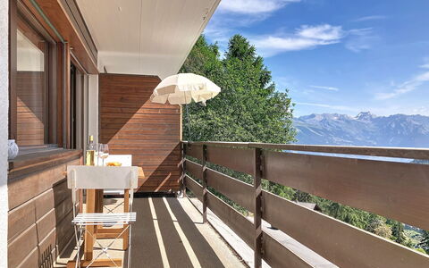 Résidence Croix de Coeur: Wood, Balcony, Porch, Shade, Outdoor Furniture, Hardwood, Chair, Wood Stain, Deck, Daylighting