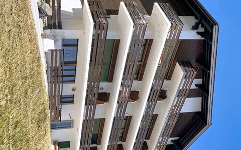 Résidence Croix de Coeur: Architecture, Apartment, Residential Area, Balcony, Condominium, Hotel, Mountain Village