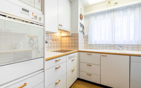 Haus Ner A1: Flooring, Interior Design, Wood, Cabinetry, Kitchen, Floor, Countertop, Ceiling, Kitchen Appliance, Room
