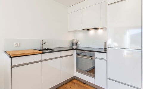 Taviarna Laax 4.5: Kitchen, Kitchen Appliance, Flooring, Countertop, Interior Design, Major Appliance, Wood, Cabinetry, Floor, Home Appliance