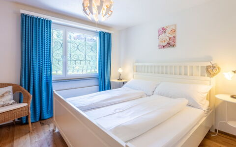 Casa Gronda 2: Bed, Interior Design, Bedroom, Furniture, Bedding, Wood, Bed Sheet, Floor, Flooring, Ceiling