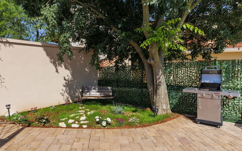 Di Gigi: Swimming Pool, Residential Area, Thermae, Resort, Composite Material, Leisure, Estate, Artificial Turf, Hacienda, Villa