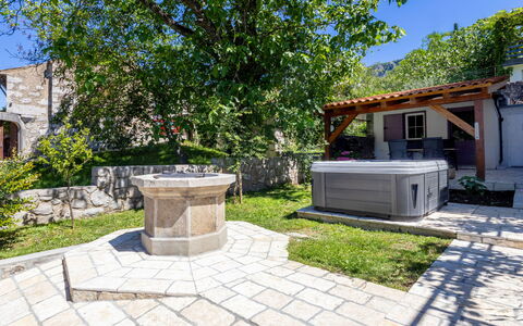 Katarina: Swimming Pool, Residential Area, Thermae, Resort, Composite Material, Leisure, Estate, Artificial Turf, Hacienda, Villa