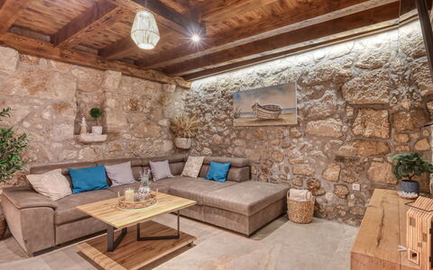 Villa Lara: Swimming Pool, Residential Area, Thermae, Resort, Composite Material, Leisure, Estate, Artificial Turf, Hacienda, Villa