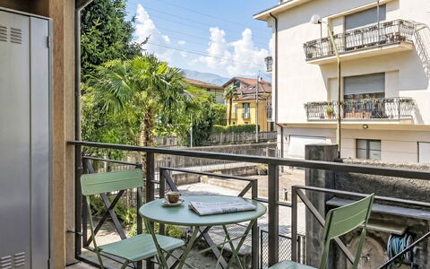 Tiny Loft: Swimming Pool, Residential Area, Thermae, Resort, Composite Material, Leisure, Estate, Artificial Turf, Hacienda, Villa