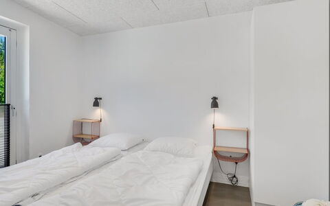Øthi - 200M to the Fjord: Wall, Ceiling, Interior Design, Flooring, Floor, Bedroom, Room, Bed, Apartment, Bed Frame