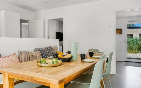 Øthi - 200M to the Fjord: Furniture, Interior Design, Flooring, Floor, Wall, Table, Dining Room, Wood, Kitchen & Dining Room Table, Ceiling