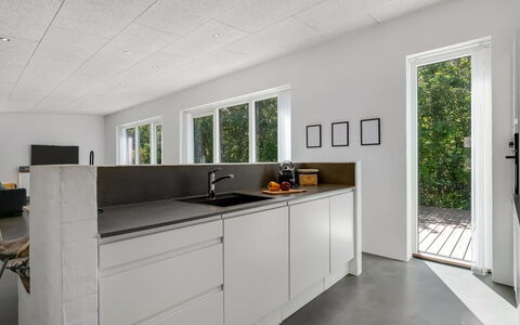 Øthi - 200M to the Fjord: Flooring, Floor, Wood, Ceiling, Interior Design, Kitchen, Wood Flooring, Room, Countertop