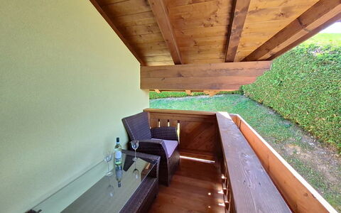 Vöstl: Wood, Ceiling, Hardwood, Wood Stain, Shade, Plank, Plywood, Varnish, Daylighting, Balcony