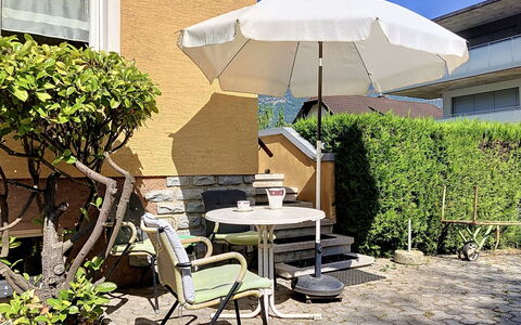 Cètici: Furniture, Umbrella, Outdoor Furniture, Chair, Outdoor Table, Shade, Garden, Flowerpot, Patio, Houseplant