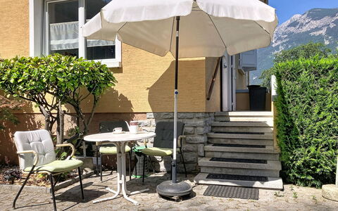 Cètici: Umbrella, Furniture, Outdoor Furniture, Chair, Shade, Outdoor Table, Flowerpot, Garden, Houseplant, Patio