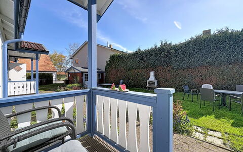 Wiek 200: Home, Residential Area, House, Porch, Door, Shade, Outdoor Furniture, Estate, Garden, Yard