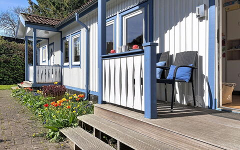 Wiek 200: Wood, Door, Siding, Home, Porch, Composite Material, Cottage, Deck, Shade, Yard