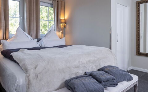 Rambin 100: Interior Design, Bed, Furniture, Bedroom, Bedding, Bed Sheet, Linens, Textile, Room, Home