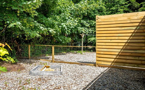 Gustava - 10Km from the Sea: Wood, Shrub, Fence, Garden, Hardwood, Home Fencing, Wood Stain, Landscaping