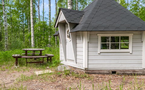 Lääsänäyräs: Furniture, Outdoor Furniture, Chair, Shade, Outdoor Table, Houseplant, Patio, Yard, Design, Balcony