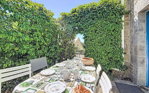 Keryargon: Furniture, Outdoor Furniture, Chair, Shade, Outdoor Table, Houseplant, Patio, Yard, Design, Balcony