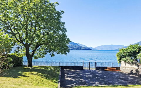 Riva&Lago: Water, Body Of Water, Natural Landscape, Hill, Coastal And Oceanic Landforms, Bank, Coast, Lake, Sea, Mountain Range