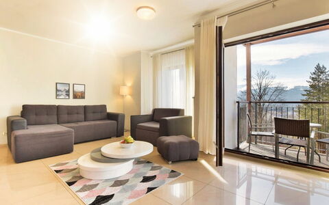 Panorama: Furniture, Outdoor Furniture, Chair, Shade, Outdoor Table, Houseplant, Patio, Yard, Design, Balcony